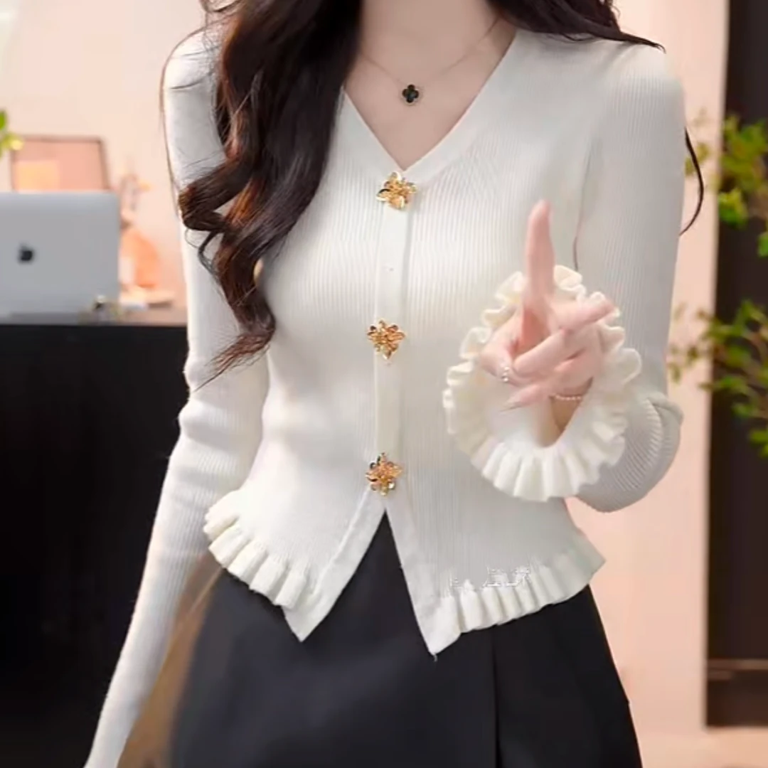 小香风毛针织衫2025新款春季黑色设计感喇叭袖显瘦气质小众上衣