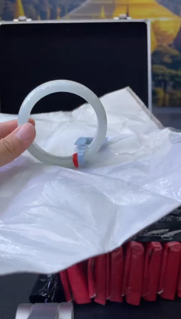 未镶嵌手镯翡翠5
