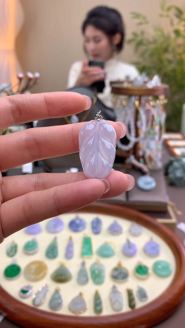 【闪购商品】翡翠颈饰18K金镶嵌叶子