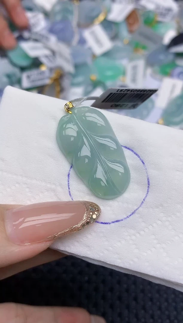 颈饰18K金镶嵌翡翠320   天然翡翠A货  百元以上9米证书费自理