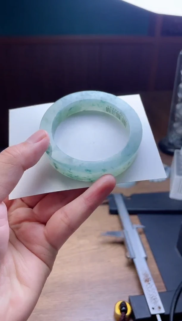 未镶嵌手镯定制翡翠该****在定制