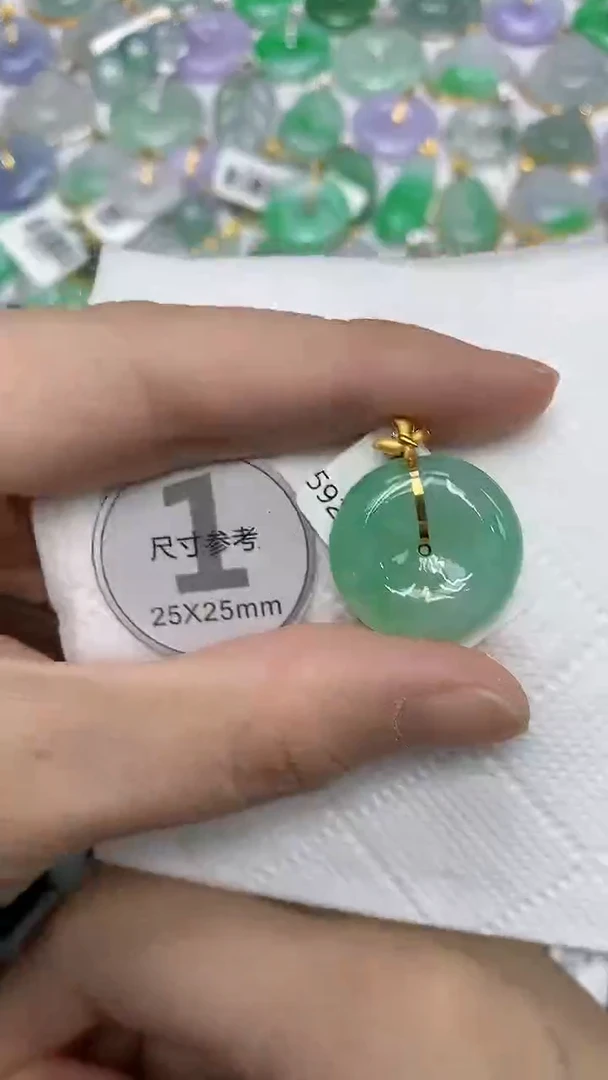 颈饰18K金镶嵌翡翠111111111