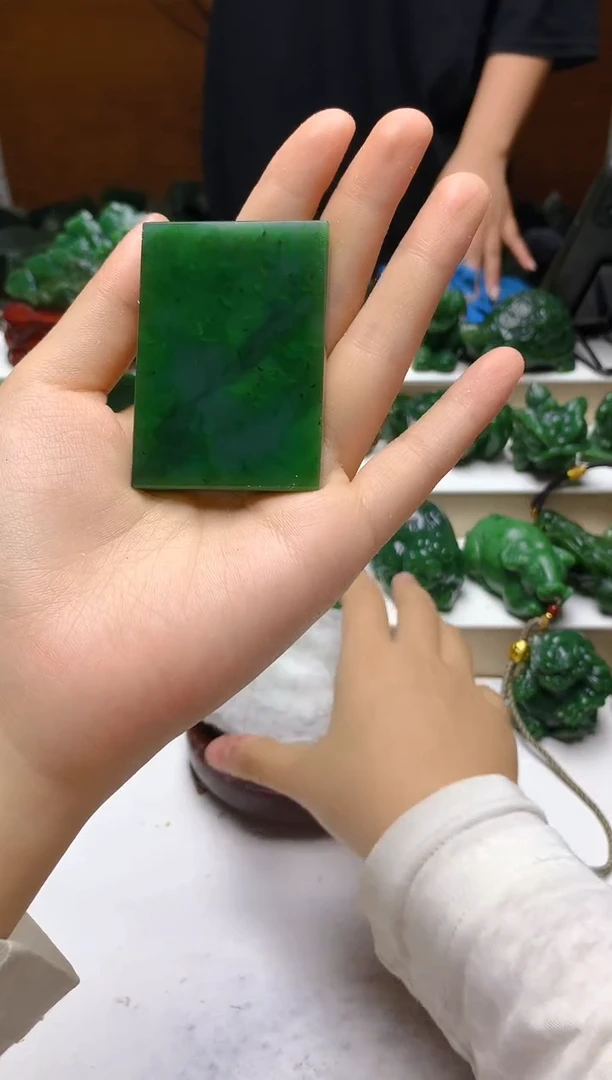颈饰未镶嵌和田玉（碧玉）1