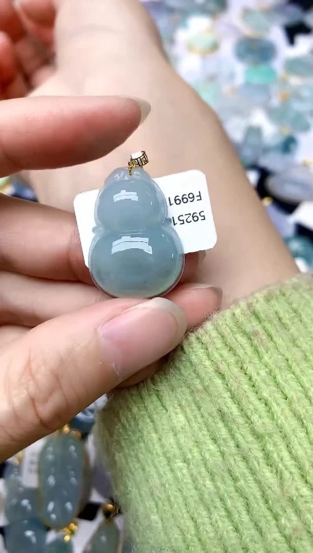 颈饰18K金镶嵌翡翠天然A货翡翠