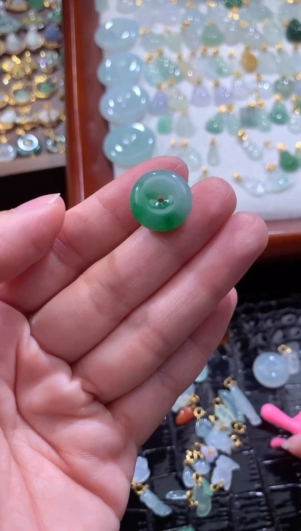 颈饰未镶嵌翡翠翡翠