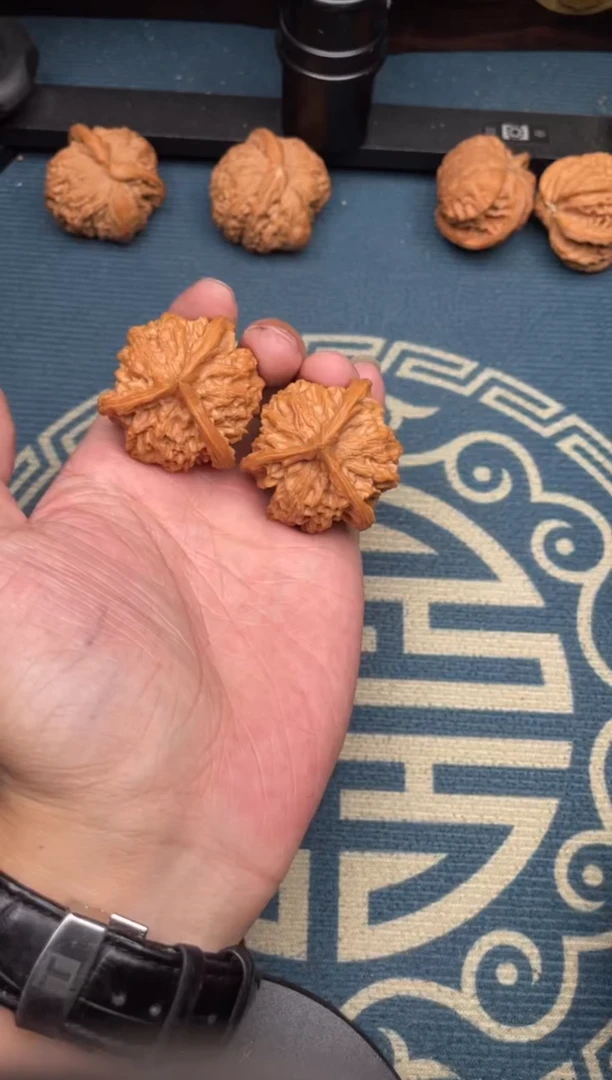 文玩核桃吊坠盘山三棱39