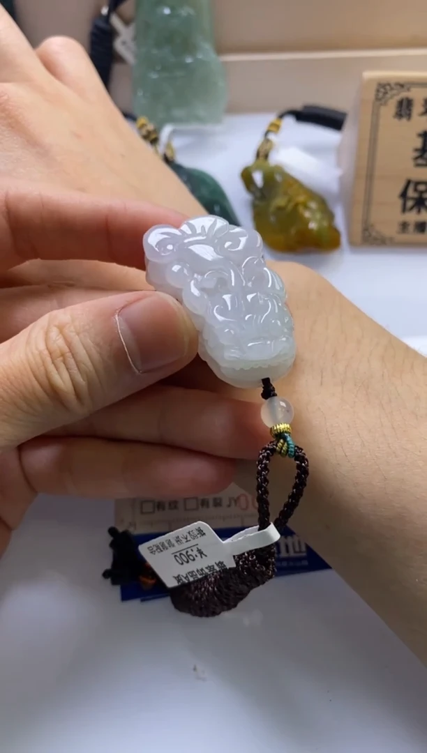 颈饰未镶嵌翡翠