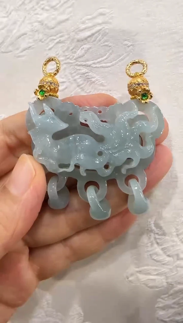翡翠未镶嵌颈饰国风