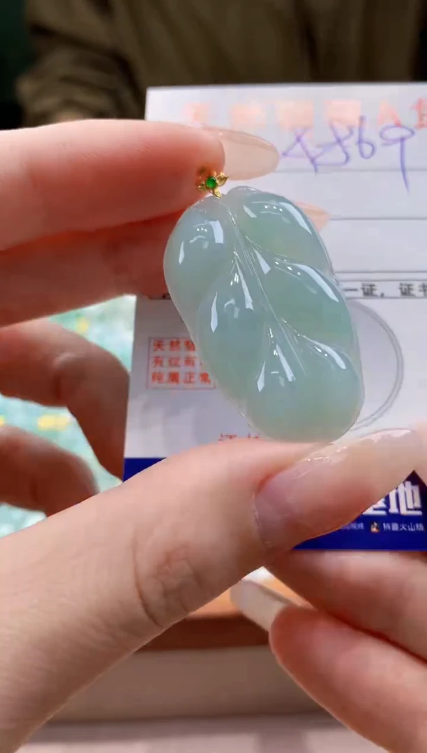 翡翠18K金镶嵌颈饰天然缅甸a货翡翠