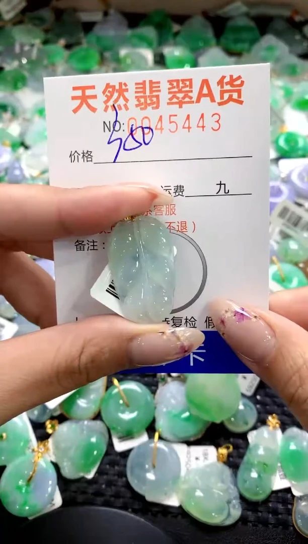 翡翠18K金镶嵌颈饰1