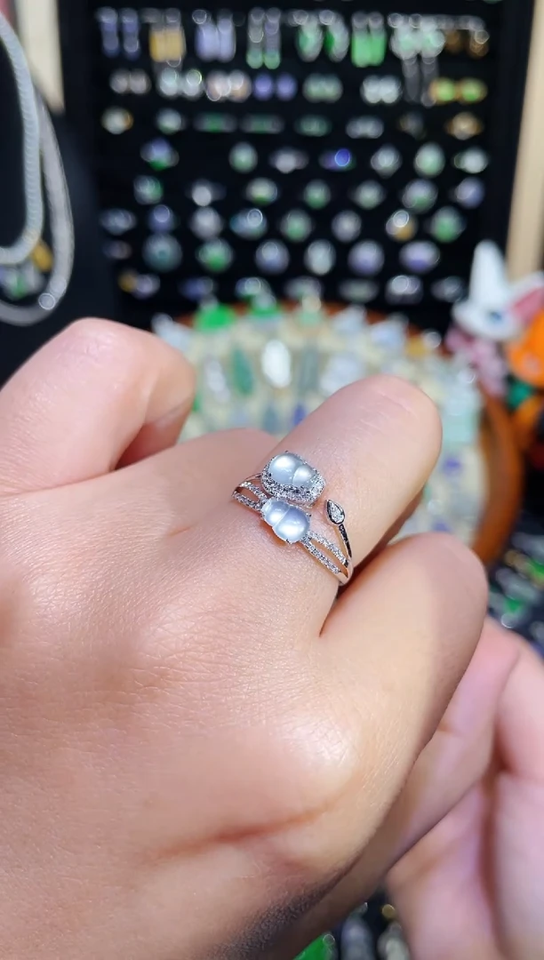 颈饰18K金镶嵌翡翠玻璃钢双葫芦戒指