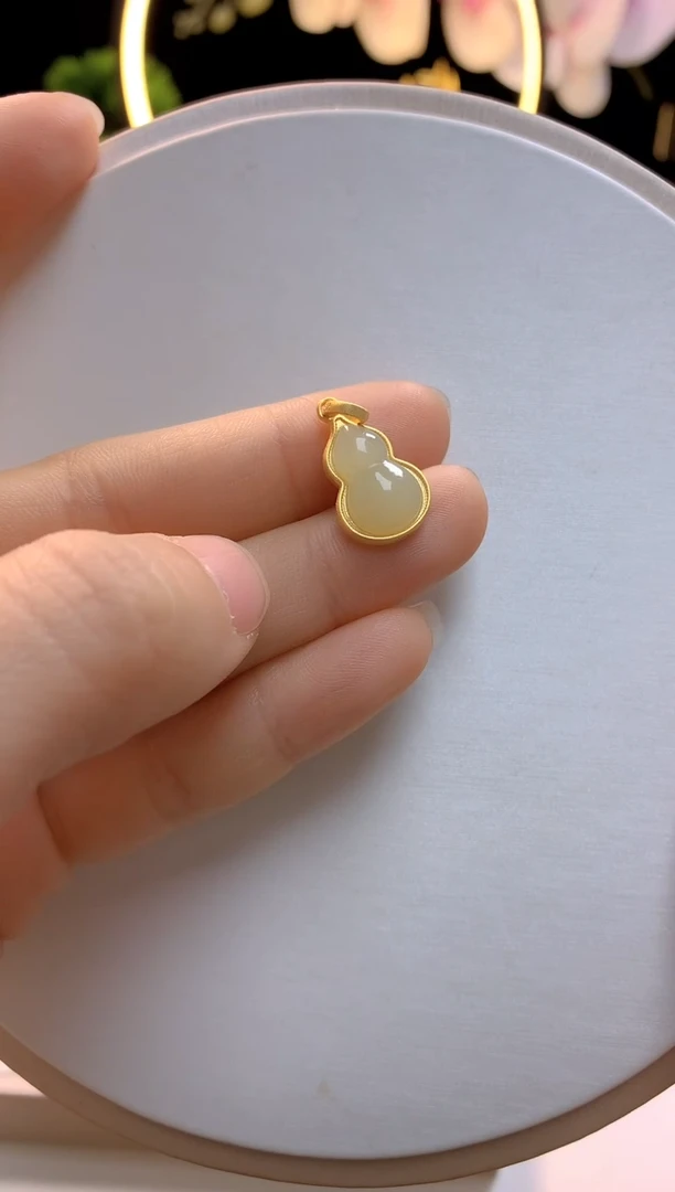 【闪购商品】和田玉吊坠银S925镀金镶嵌小葫芦