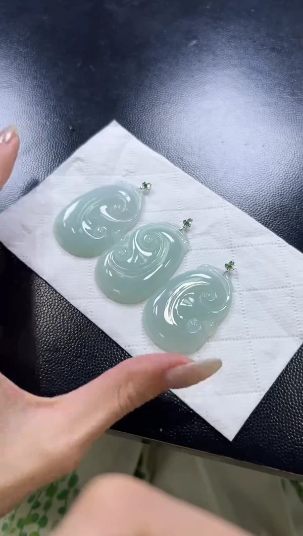 颈饰18K金镶嵌翡翠多样性发一件/配绳5