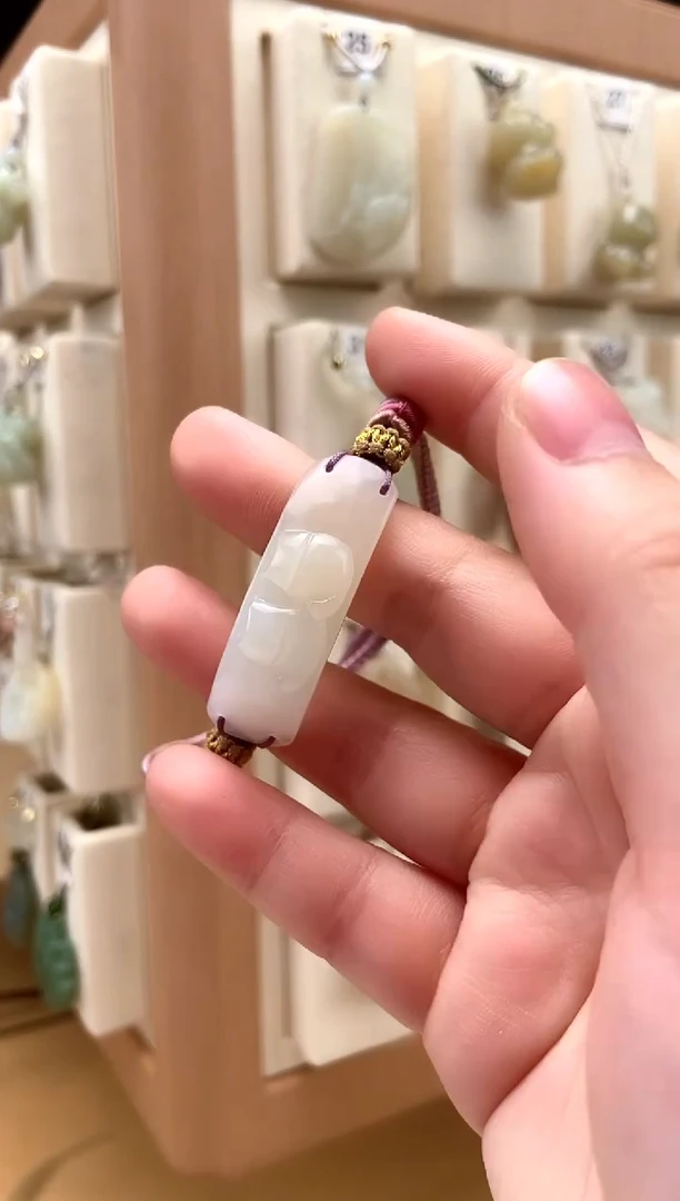 【闪购商品】和田玉手绳未镶嵌小猫手牌