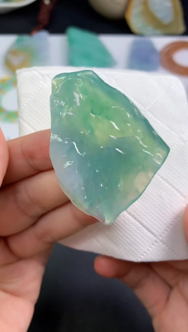 颈饰未镶嵌翡翠