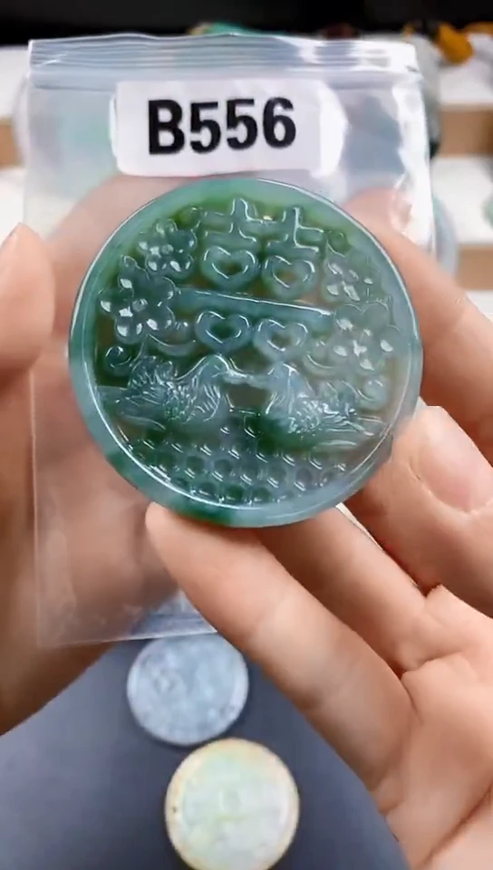 颈饰未镶嵌翡翠天然翡翠吊坠挂件