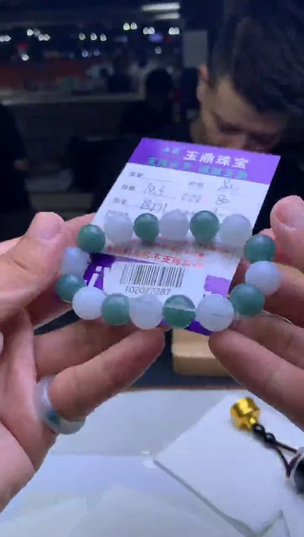 未镶嵌定制翡翠?**A F02027287
