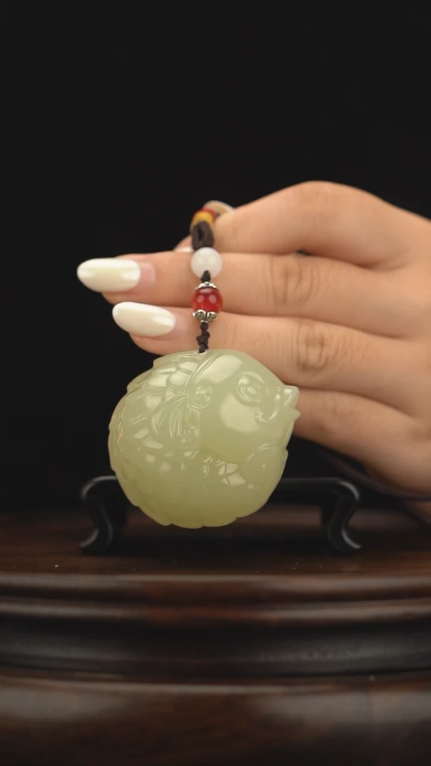 玉【年年有余】锦鲤天然玉石手把件