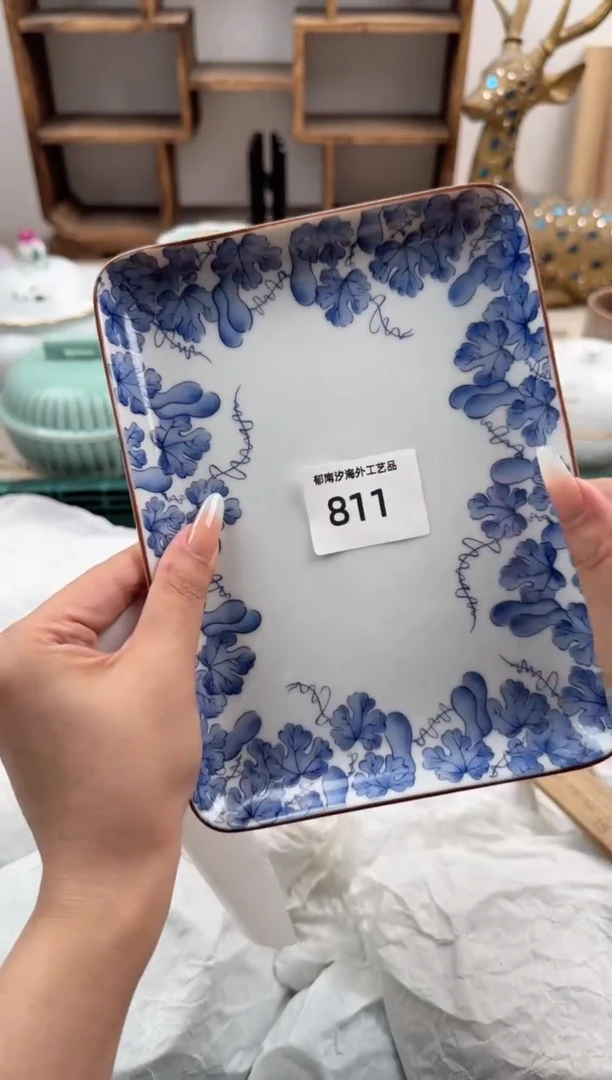 瓷片小*呆V          811