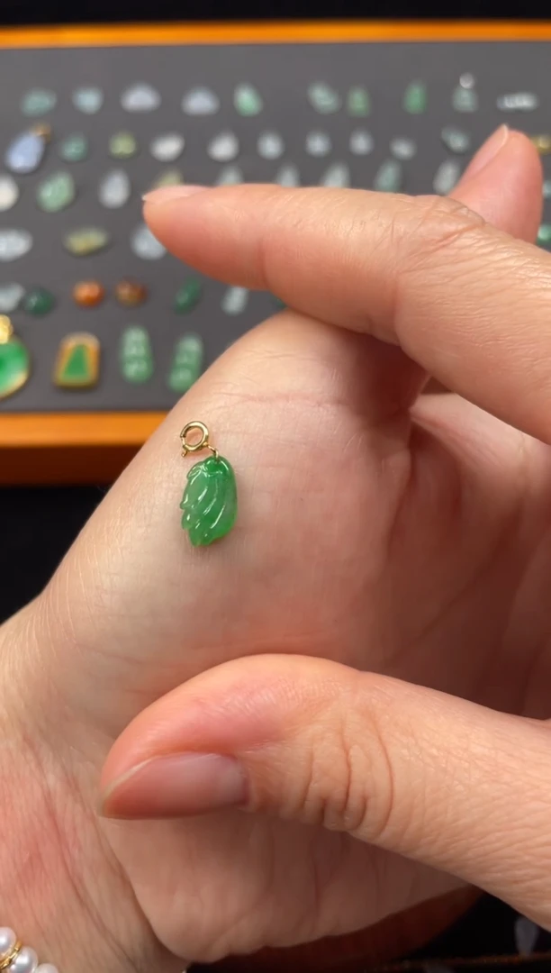 吊坠(不含链)18K金镶嵌翡翠一个  JK417