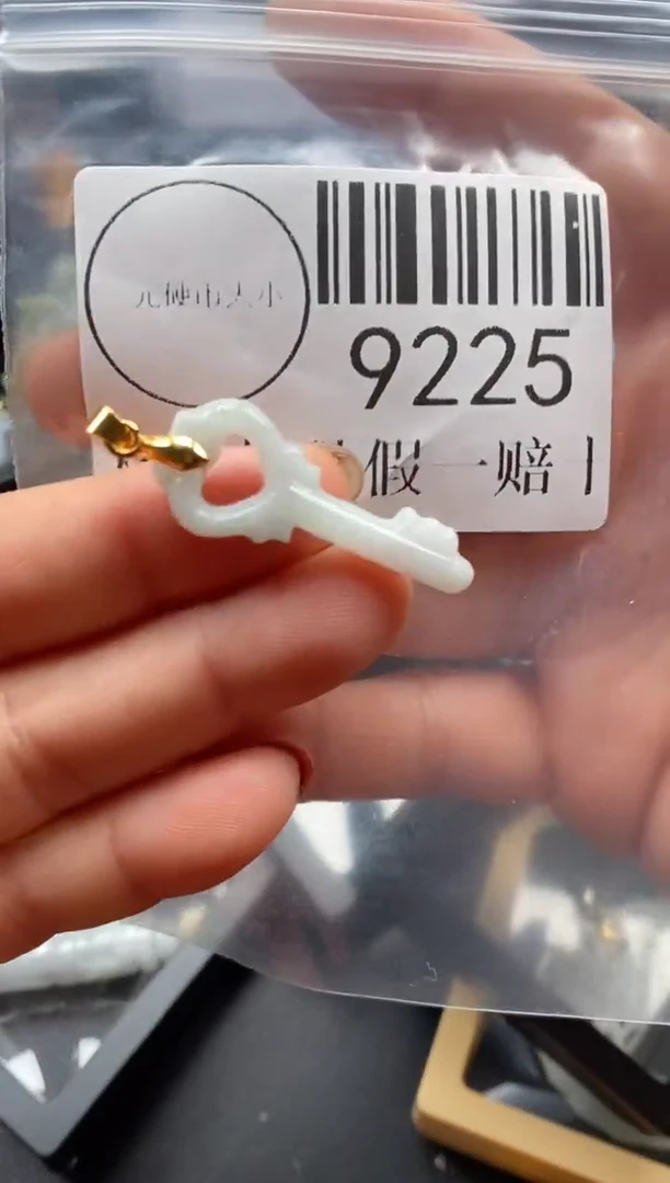 吊坠(不含链)未镶嵌翡翠9225