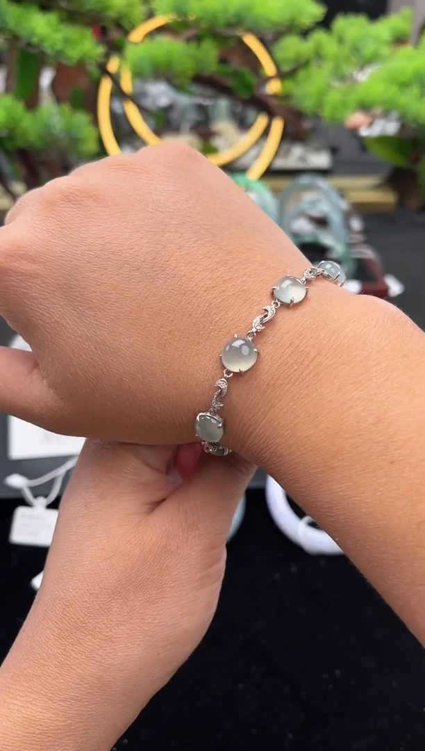 18K金镶嵌手链翡翠手链