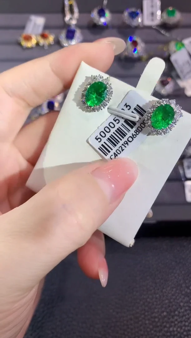 18K金镶嵌耳饰祖母绿D176