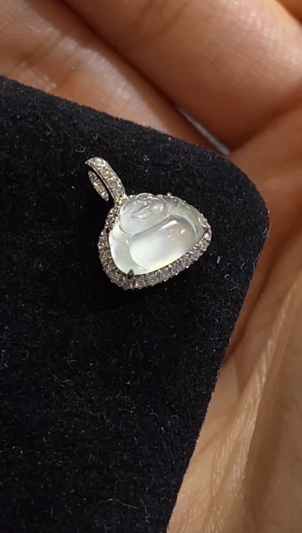 颈饰18K金镶嵌翡翠收到货48小时鉴赏期（超时不退不换）