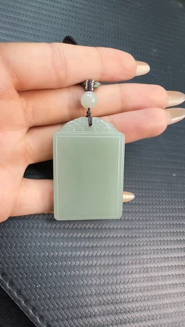 和田玉未镶嵌吊坠(赠链)且末近矿微色差无事牌吊坠