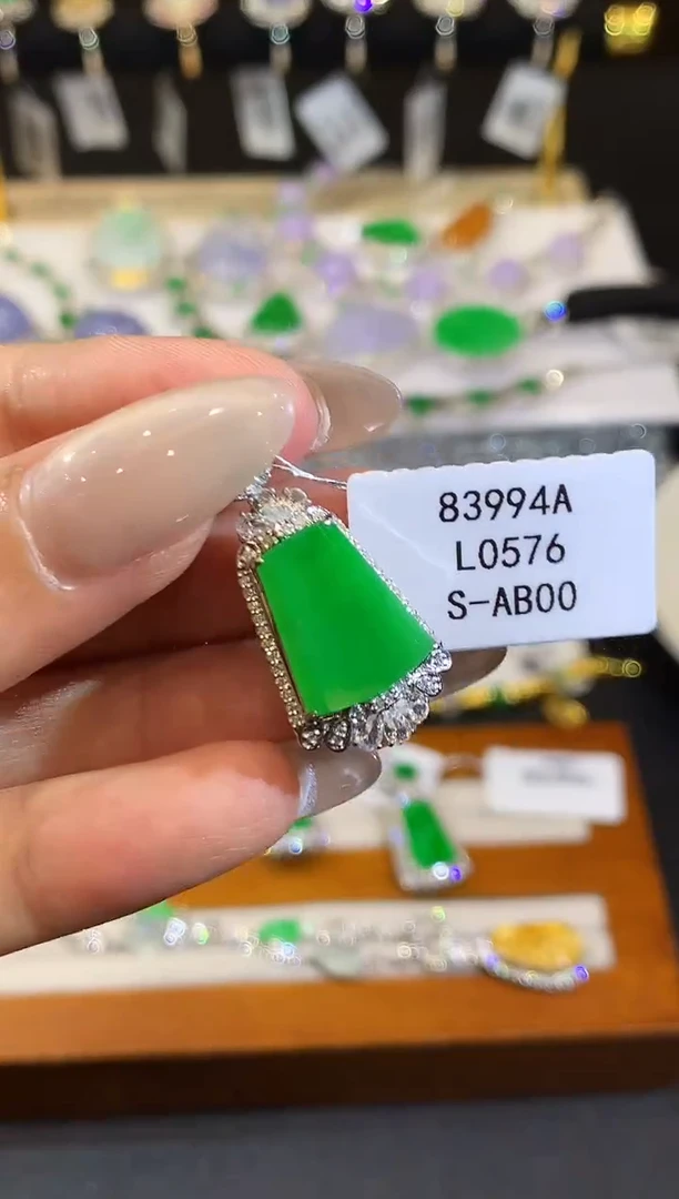翡翠18K金镶嵌吊坠(不含链)L0576多样性发其一