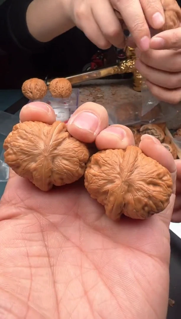 【闪购商品】文玩核桃吊坠39左右尺寸元宝随机发一对