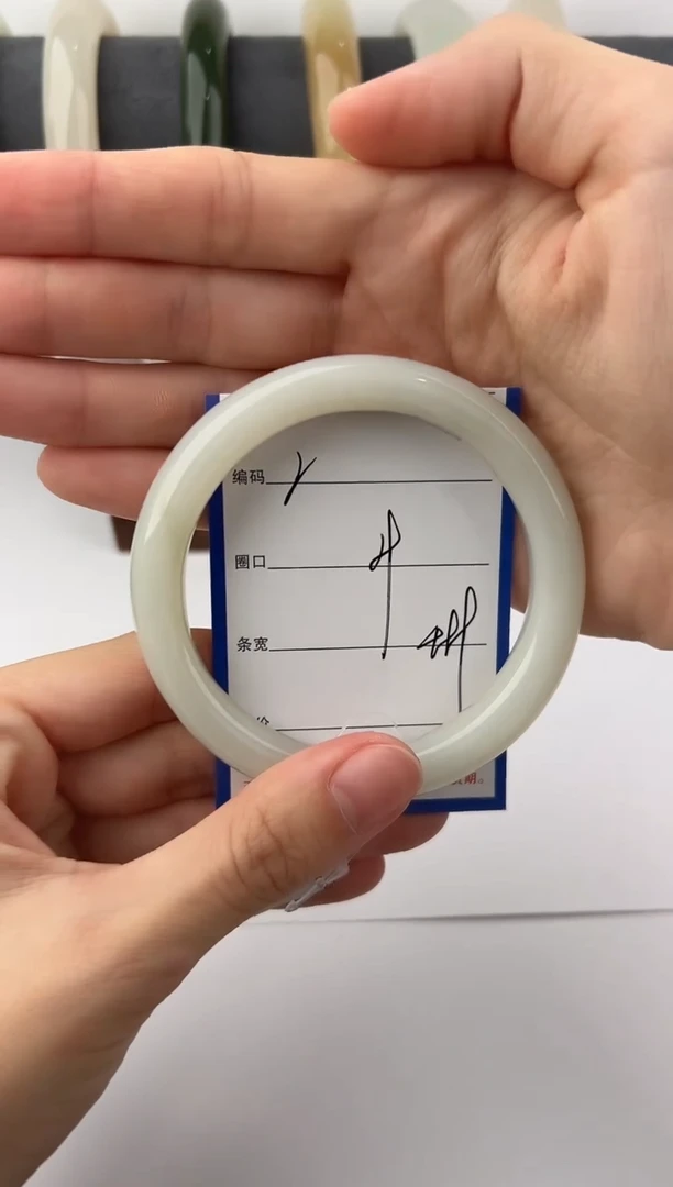 未镶嵌手镯和田玉2颜色微差无瑕疵