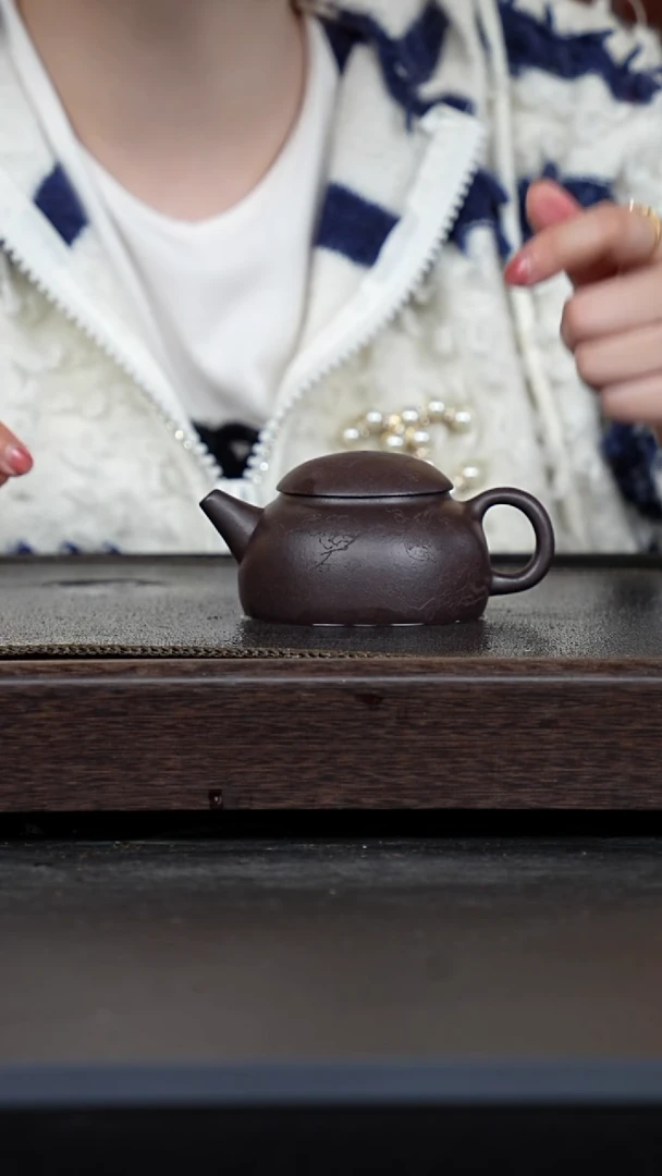 【闪购商品】紫砂茶壶黑墩头刻绘鱼罩