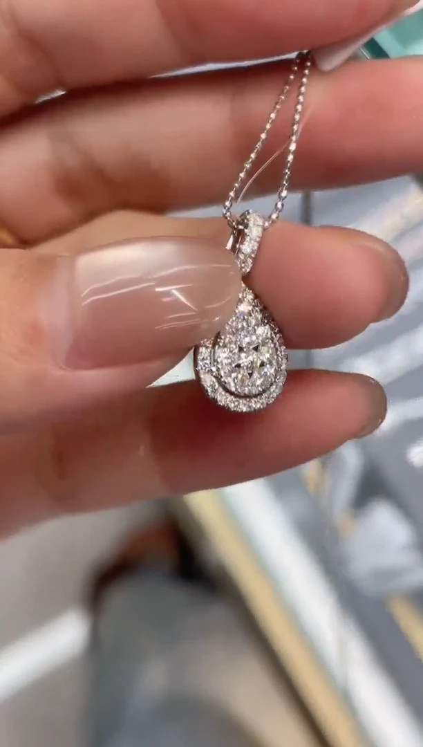 18K金镶嵌吊坠（不含链）钻石X水滴钻石吊坠