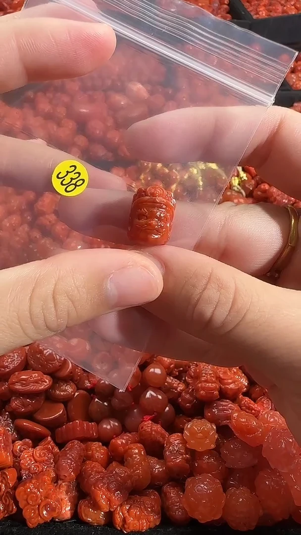 颈饰未镶嵌南红玛瑙1