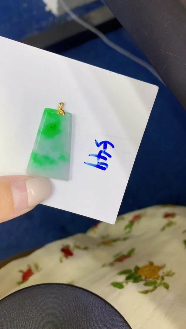 颈饰18K金镶嵌翡翠缅甸天然翡翠A货