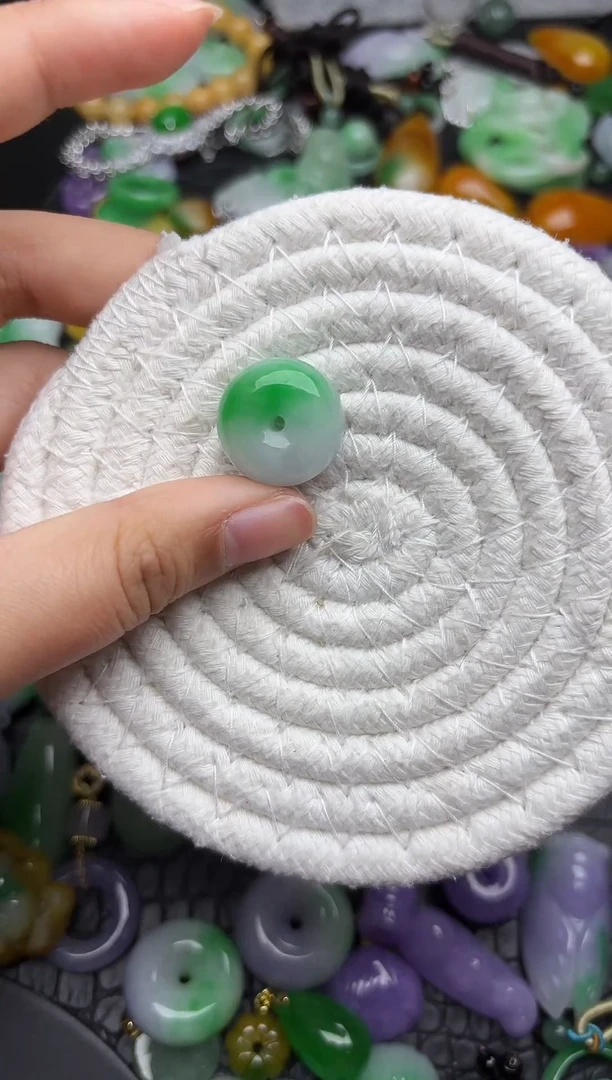 颈饰未镶嵌翡翠缅甸翡翠吊坠