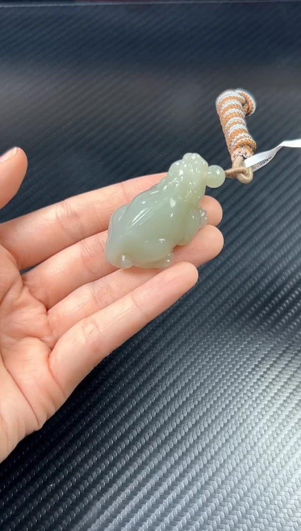 吊坠(赠链)未镶嵌和田玉且末微色差近矿