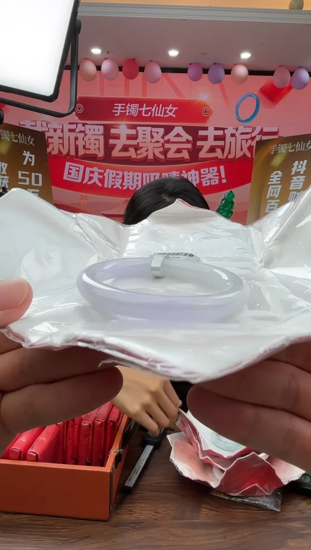 未镶嵌手镯（圆镯）翡翠翡翠手镯1