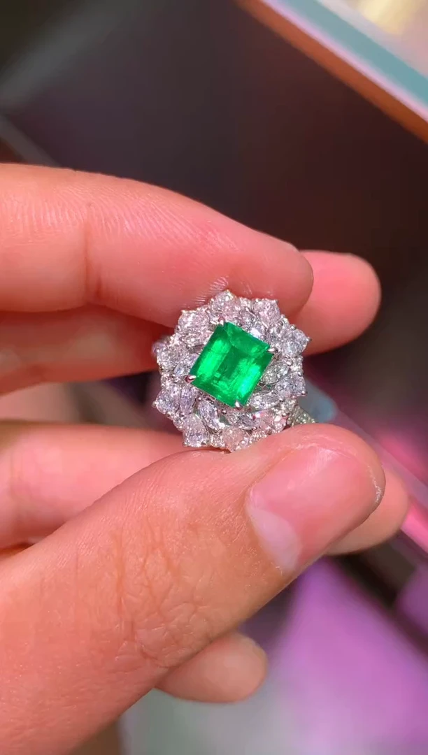 18K金镶嵌戒指祖母绿1.15CT