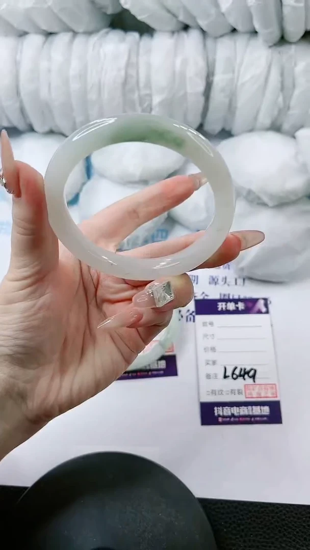 【闪购商品】石英质玉手镯未镶嵌多样性发货L649