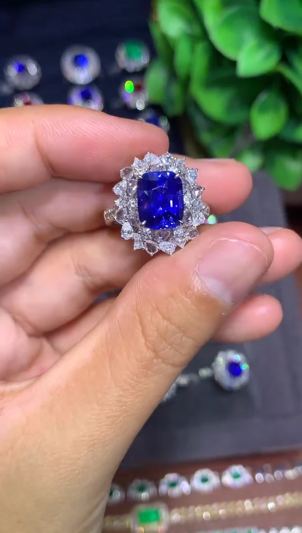 戒指蓝宝石18K金镶嵌4.1ct