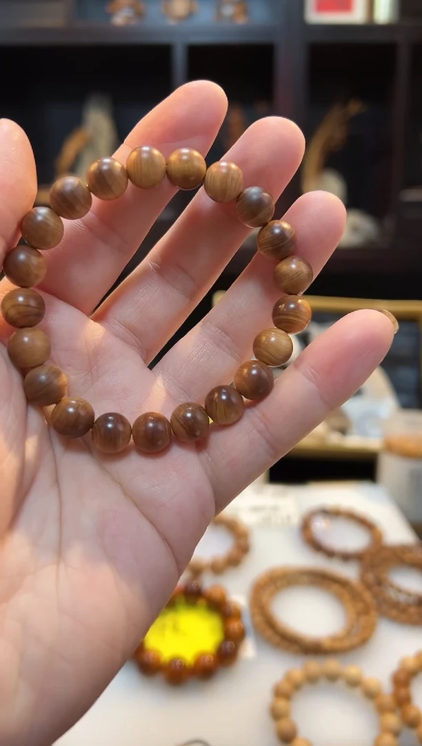 崖柏10黑油精品圆珠无礼盒