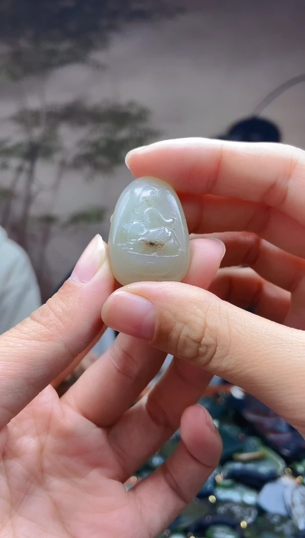 颈饰未镶嵌和田玉太****）1