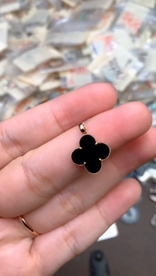 18K金镶嵌挂件翡翠—