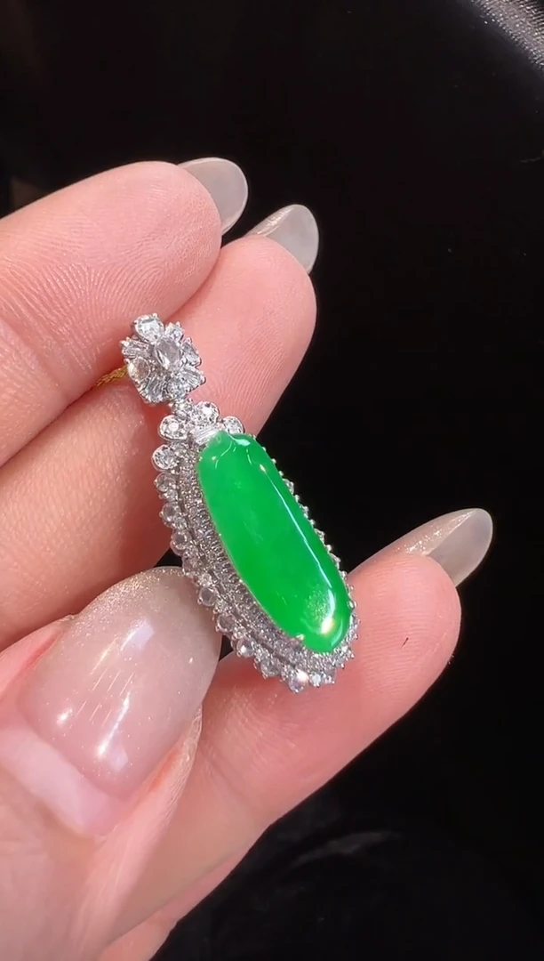 【闪购商品】翡翠吊坠(不含链)18K金镶嵌吊坠