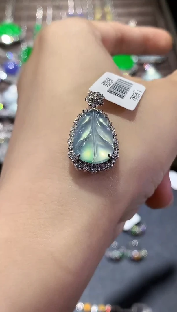 吊坠(不含链)18K金镶嵌翡翠B282