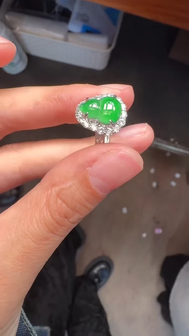 未镶嵌戒指翡翠翡翠A货有轻微色差属于正常现象，戒指多样性发货1