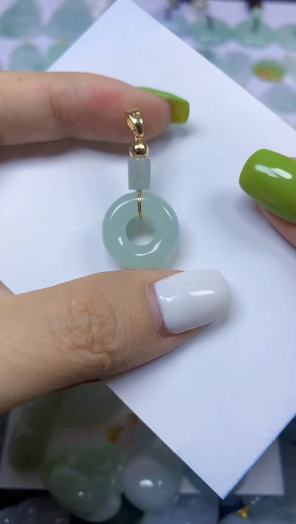 翡翠未镶嵌颈饰挂件