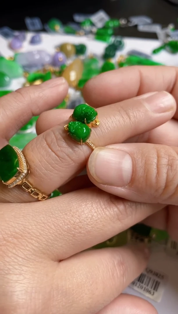 【闪购商品】翡翠颈饰18K金镶嵌吊坠